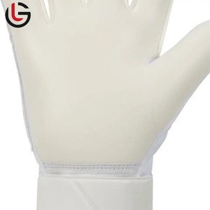 Mantenga sus manos seguras con nuestros guantes de portero perfectos y cómodos hechos de guantes de portero de cuero con protección para los dedos - Product Image 6