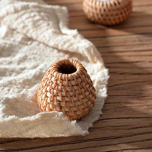 Porte-couvercle en rotin Artisan fabriqué à partir de matériaux durables Idéal pour tenir les couvercles et protéger vos tables - Product Image 6