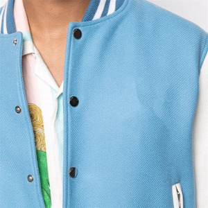 OEM personalizado bordado PU mangas de cuero chaqueta de bombardero de béisbol para los hombres Stand Collar Casual invierno Varsity estilo logotipo frontal - Product Image 5