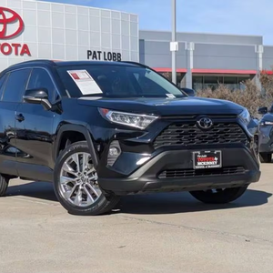 Toyota RAV4 XLE Premium 4dr SUV 2021, usado en buen estado. - Product Image 1