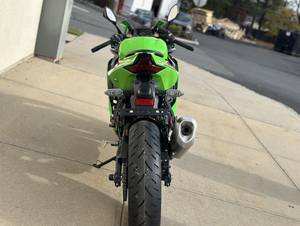 Notre haute qualité Nouveau 2025 Kawasakis NINJAS ZX 4RR KRT Edition ABS PRÊT À ÊTRE EXPÉDIÉ DANS LE MONDE ENTIER - Product Image 3