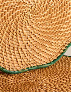 Magnifique napperon en rotin avec bord ondulé Tapis de table en osier avec bord vert Parfait pour servir les fêtes et la décoration intérieure - Product Image 2