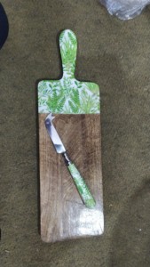 Tabla de Cortar Rectangular de Madera de Mango Ecológica y Duradera de 20 Pulgadas y 6 Pulgadas, Hecha a Mano, Estilo Antiguo, Apta para Lavavajillas, Libre de BPA, Apta para Microondas - Product Image 3