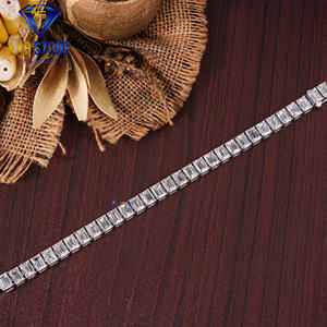 Bracelet de tennis en diamant taille émeraude certifié IGI 30.41 TDW 18K finition rhodiée en or blanc Style classique pour les fêtes de mariage - Product Image 5