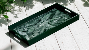 Plateau en résine et bois fusionné, écologique, fait à la main, en époxy |   Taille personnalisée moderne disponible pour une utilisation à domicile, à l'hôtel et au restaurant - Product Image 3