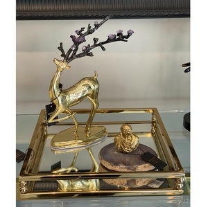 Escultura de Aluminio Hecha a Mano de Diseño Moderno, Acabado Dorado Brillante, Metal de la Mejor Calidad para Centro de Mesa - Product Image 1