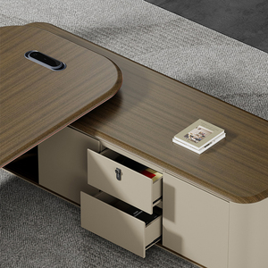 Scrivania Direzionale Rossa di Alta Gamma Personalizzata, Arredamento per Ufficio di Lusso Italiano - Product Image 3
