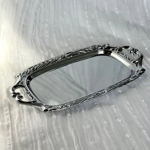 Beau plateau de service en aluminium et acier avec finition lisse, parfait pour les repas de vacances, les repas en famille et les banquets en plein air - Product Image 1