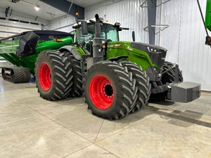 <b>MAN</b> 6-Cylinder Engines With 15,256 cm³ Capacity Used Fendt 1100 Vario MT Gen2 High-Performance Tracked Tractors For Sale - Product Image 2