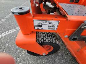 Cortadora de Césped Kubota ZG123S 2013 con Giro Cero - Motor Diésel de 74.3 HP, Compacta y Duradera, Lista para Cortar - Product Image 5