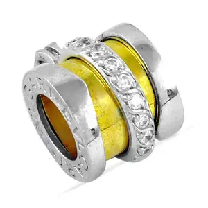 Pendentif de charme religieux pour femme avec pierres CZ, plaqué or 18 carats et argent, matériau principal en laiton, plaqué or 18 carats - Product Image 2