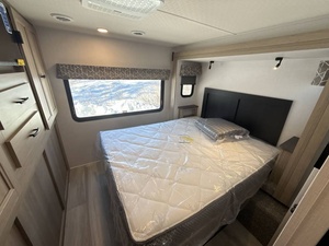 รถบ้านเคลื่อนที่รุ่นใหม่ปี 2026 Foorest River Sunseeker 2860DSF - Product Image 3