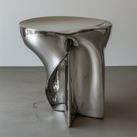 Table console artistique moderne en aluminium socle sculptural torsadé finition argent poli meubles de salon de luxe décor