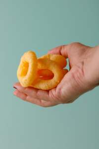 Sequilhos Paulista Biscuits traditionnels à l'amidon de tapioca 80g Snack croquant brésilien au goût salé emballé dans un sac - Product Image 2