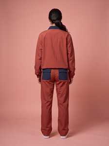 Conjunto Cortavientos Rojo Ladrillo y Azul Marino, Chaqueta y Pantalones de Nylon con Logotipo Personalizado OEM, Fabricante Unisex - Product Image 2