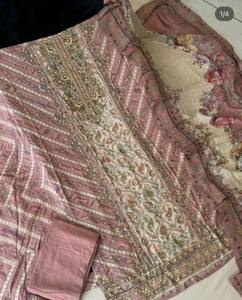 Matériel de robe de style ethnique en soie de maslin de viscose pure avec Aari et conception d'impression numérique - Product Image 3