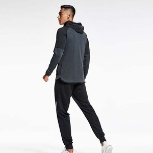 Chándal de gimnasio ligero personalizado para hombre, conjunto de chaqueta y pantalones estampados, peso pesado de alta calidad para la temporada de otoño con logotipo OEM - Product Image 2