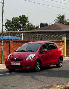 Toyota ASV Vitzz 2010 en Perfectas Condiciones, Super Limpio, Transmisión Automática y Manual Disponible, Volante a la Izquierda, Interior Oscuro - Product Image 5