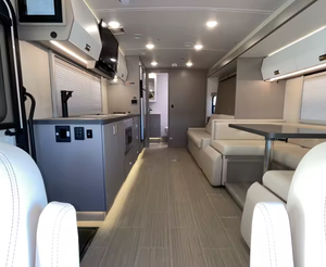 Camping-car de luxe classe C Winnebagos View 2024 d'occasion avec intérieurs spacieux en aluminium et acier, 4 à 8 passagers, à vendre - Product Image 2