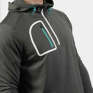 Sudadera CON CAPUCHA DE GOLF negra para hombre con logotipo personalizado y cremallera en el cuello impermeable a prueba de viento y diseño de bolsillo frontal para deportes al aire libre - Product Image 6