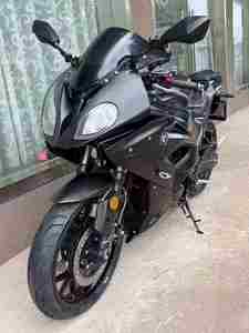 Motocicleta Deportiva B-M-W Twin-R de Alto Rendimiento para Carreras - Product Image 3