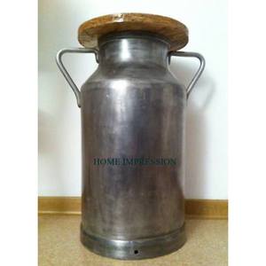 Look de ferme rustique exotique avec cette canne à lait en métal galvanisé vintage serait également jolie sur un porche ou une décoration de jardins - Product Image 6