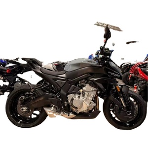 มอเตอร์ไซค์สตรีทไฟท์เตอร์ขนาดกลาง 650–700 ซีซี - Product Image 1