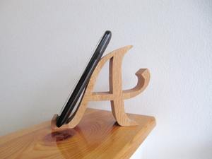 Élégance durable, support de téléphone en bois artisanal - Product Image 2