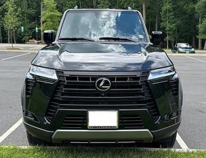 SUV de luxe tout-terrain d'occasion, taille normale, moteur V6/V8 haut de gamme, capacité 4x4 avancée, intérieur haut de gamme, modèle 2024, 7 places, automatique - Product Image 1