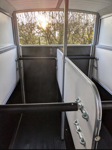 Horse Box <b>Trailer</b> 2 Horses Aluminum / Fiberglass composite Electric / hydraulic braking system - Product Image 6