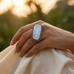 Anillo Geométrico con Baño de Oro, Anillo de Cóctel con Piedra Lunar y Detalles de Diamantes, Certificado IGI, Joyería Fina - Product Image 2