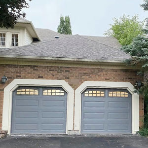 Porte de garage résidentielle privée à commande automatique à distance, design moderne, porte segmentée, réduction du bruit, coupe-vent, personnalisable - Product Image 1