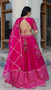 Ensemble Lehenga Choli rose Rani avec ourlet rayé, dupatta Gota Patti et sac Potli, tenue de mariage festive pour femmes, ensemble élégant de qualité supérieure - Product Image 6