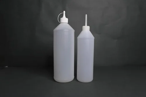 Bouteille à bec verseur de 500 ml et 1000 ml avec bouchon à bec verseur, rechargeable, résistante aux fuites, en plastique durable, pour la distribution de liquides - Product Image 3