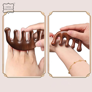 Venta al por mayor a granel hecho a mano sándalo cuero cabelludo Gua Sha peine diente ancho masajeador Facial para cuerpo cabeza pierna masaje - Product Image 5