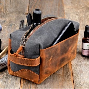 Kit Dopp de cuero y lona encerada para hombres, neceser de cuero para padrinos de boda, bolsa Dopp grabada con logotipo, Regalo para marido - Product Image 1
