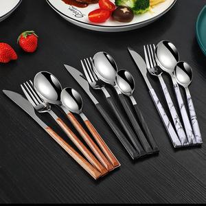 Juego de cubiertos de metal de diseño elegante con mango largo delgado de madera chapado en oro y plata para juegos de cubiertos de regalo de boda - Product Image 3