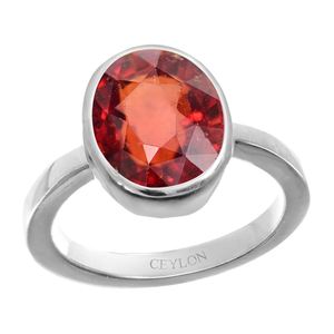 Anillo de Hessonita Natural Certificada con Corte Ovalado y Engaste de Diamantes para Uso Diario - Product Image 1