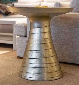 โต๊ะทองเหลืองมินิมอลที่สร้างขึ้นเพื่อให้เหมาะกับอพาร์ทเมนท์ที่ทันสมัยนำเสนอเส้นสายที่สะอาดสวยงามเพิ่มการออกแบบภายในที่ซับซ้อน - Product Image 3