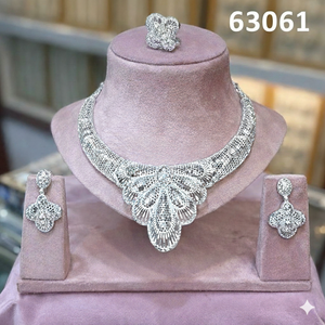 Ensemble de collier pendentif en maille argentée de luxe avec boucles d'oreilles pendantes assorties, bijoux de créateur pour mariage et soirée, modèle 63053 - Product Image 4