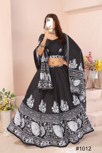 NOUVELLE COLLECTION MODERNE DE LEHENGA CHOLI AVEC GHAGHRA DUPATTA À IMPRESSION NUMÉRIQUE EN COTON RAYON LÉGER - Product Image 3