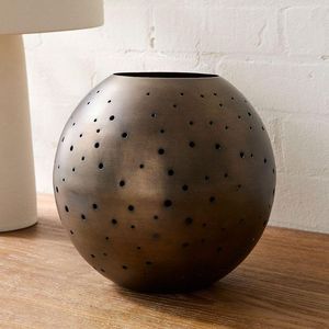 Porte-bougie en métal galvanisé en forme de grange avec de grandes portes de grange et ouvertures de fenêtres Décoration de Noël de style campagnard Lanterne votive - Product Image 3