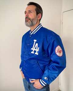 เสื้อแจ็คเก็ตซาตินแบบกำหนดเองสำหรับผู้ชาย เสื้อแจ็คเก็ตซาตินสำหรับทีมกีฬาเบสบอล ราคาขายส่ง เสื้อแจ็คเก็ตซาตินปี 2025 - Product Image 4