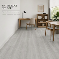 Hellgraue Eiche Wasserfester SPC-Bodenbelag mit Kratzfester Oberfläche, Starrer Kern Klicksystem LVP Vinylplanken für Schlafzimmer-Innenausstattung