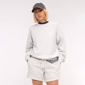 เซ็ตเสื้อวอร์มคอกลมและกางเกงขาสั้นสองชิ้นสำหรับผู้หญิงชุดกางเกงขาสั้นสำหรับใส่วิ่งออกกำลังกายกลางแจ้งโลโก้ออกแบบได้ตามต้องการ - Product Image 1