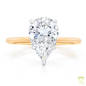 Bague de fiançailles de luxe cultivée en laboratoire avec pierre taillée en diamant Cadeau de bijoux de mariage élégant pour la mariée disponible à la vente - Product Image 2