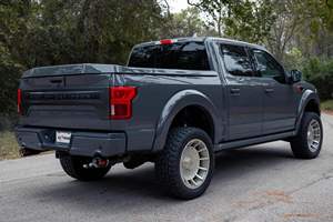 FORD F-150 HARLEY DAVIDSON Edition 4x4 2020 d'occasion en parfait état, 10 100 miles, V8 suralimenté de 5,0 litres, 4 roues motrices, faible kilométrage - Product Image 3