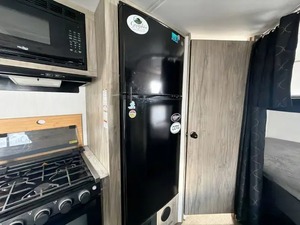 Caravane d'occasion 2022 F-o-r-e-s-t R-i-v-e-r A-l-p-h-a W-o-l-f 23DBH-L à vendre - Product Image 3