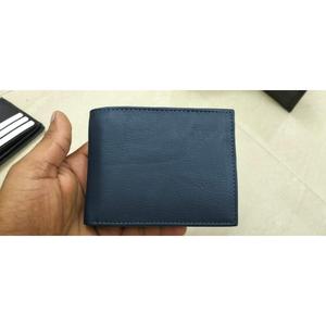 กระเป๋าสตางค์หนังแท้สำหรับผู้ชายแบบสั่งทำมาตรฐานสูงสีดำพร้อมการตกแต่งปักและตัวอักษร - Product Image 2