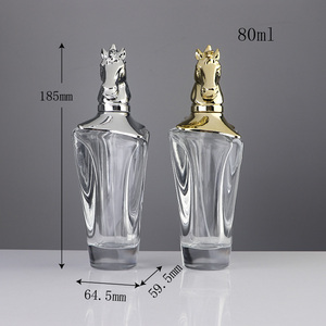 Botella de Perfume de Vidrio Vacía de Lujo de 80 ml, Envase de Fragancia con Forma Única y Tapa Metálica con Cabeza de Caballo Electrochapada - Product Image 5